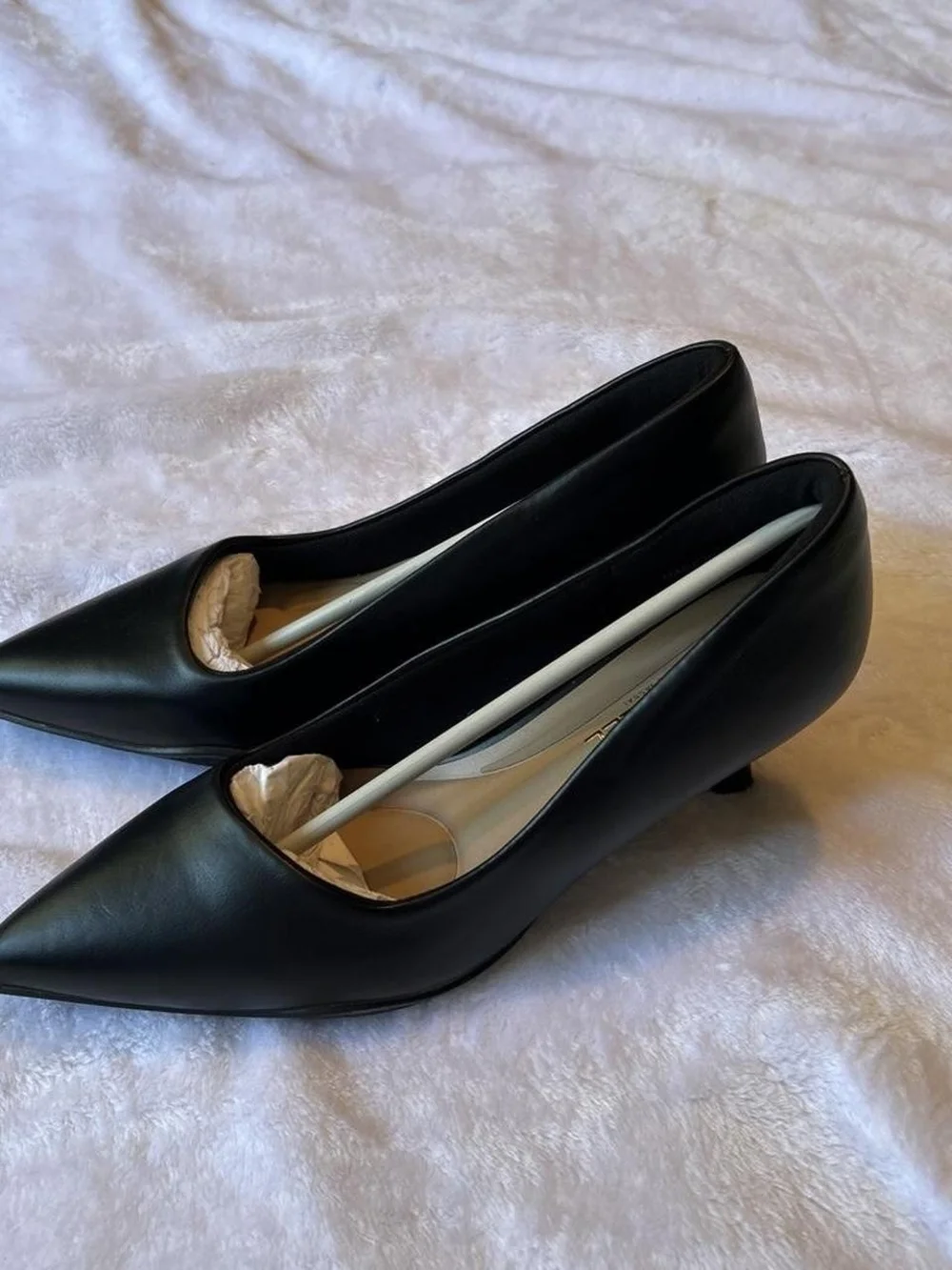 Women's Black Pointed-Toe Low Heel Pumps